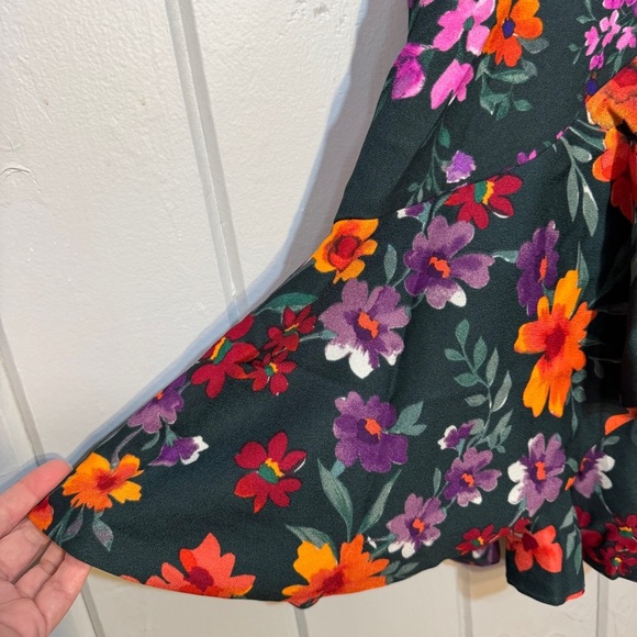 Calvin Klein Dress Green Floral Faux Wrap Midi Ruffles Size 4 in Malachite - Picture 15 of 16